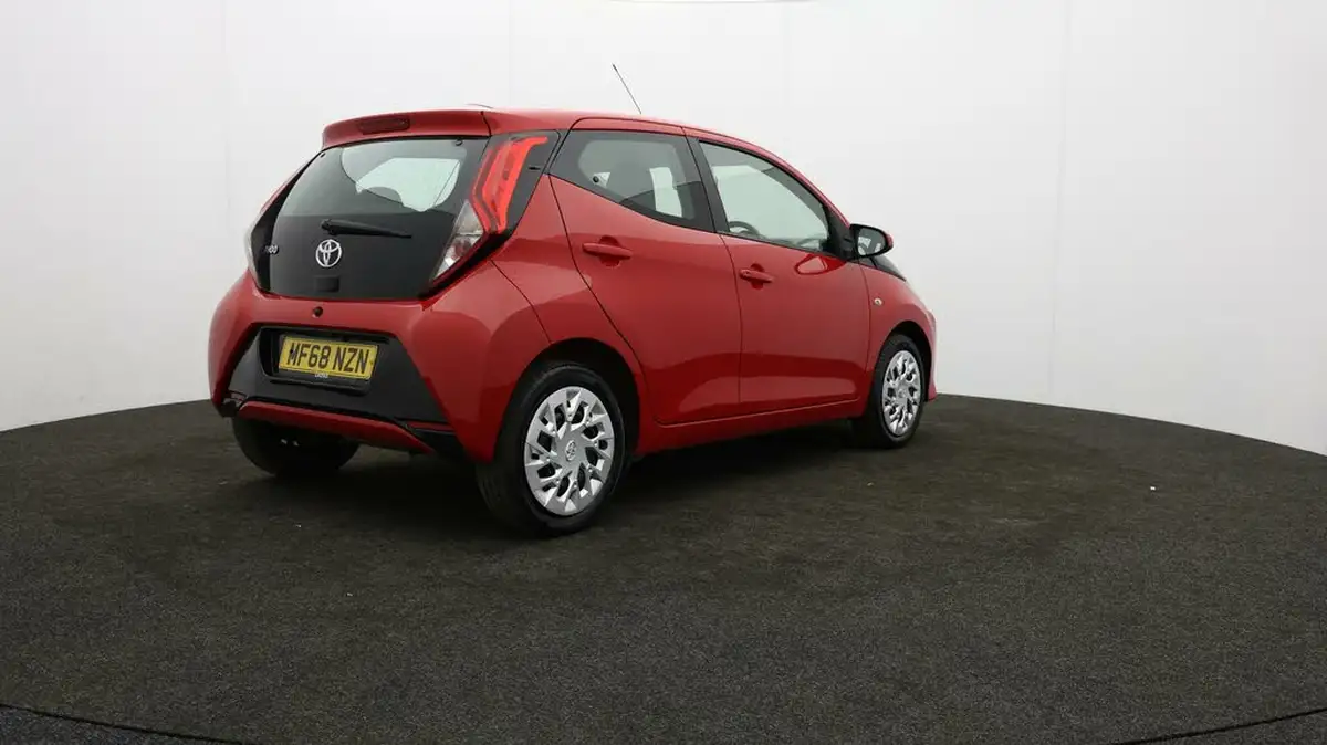 2018-toyota-aygo-10-vvt-i-x-play-71bhp-5d-big-78