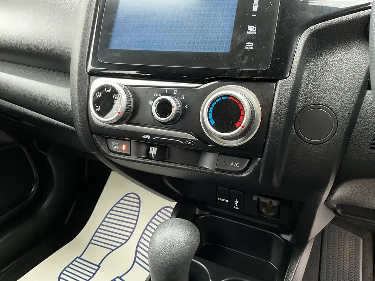 2019-honda-jazz-13-i-vtec-se-cvt-big-29