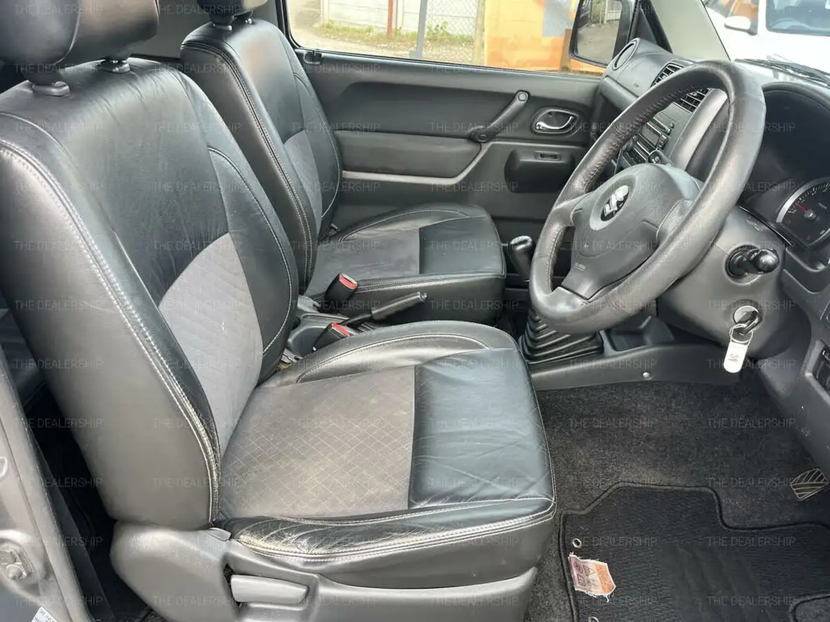 2010-suzuki-jimny-13-sz4-big-19