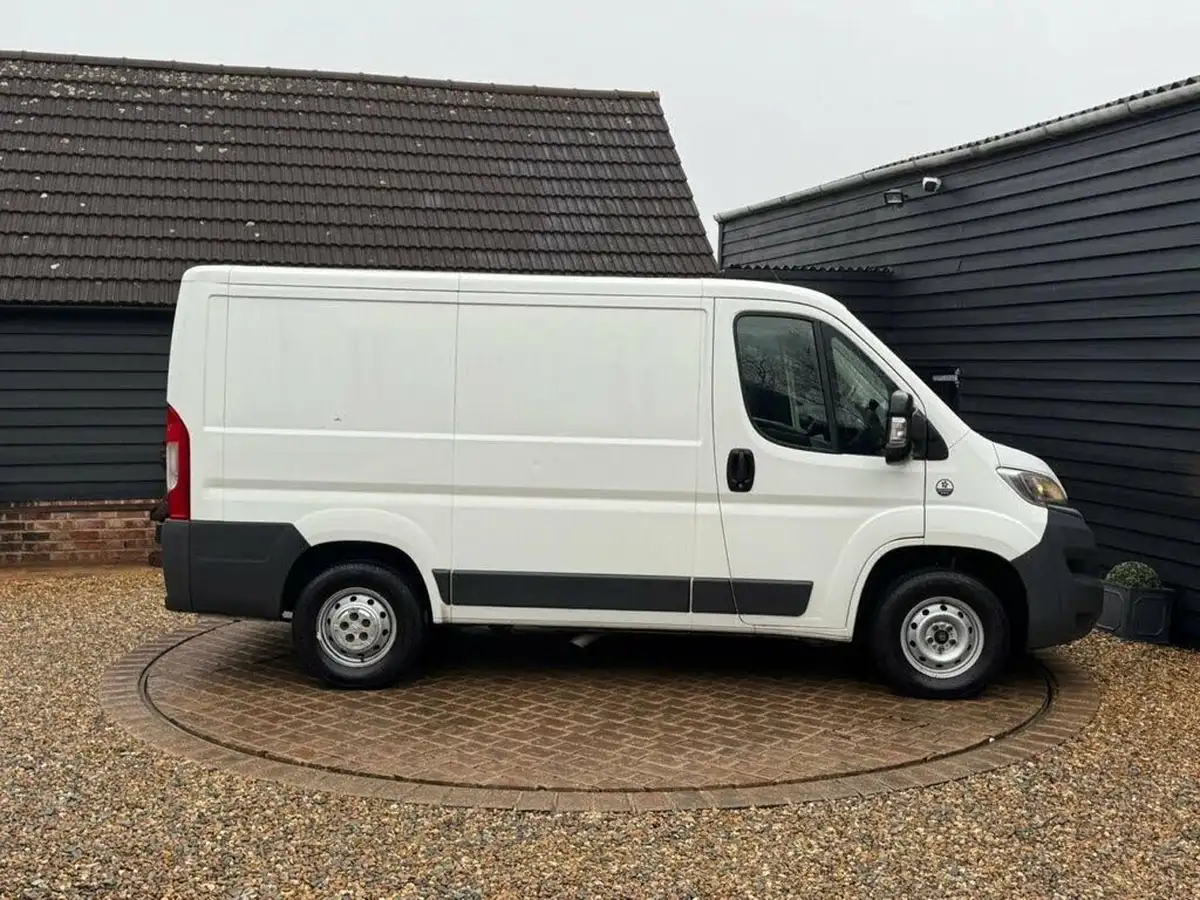 2017-citroen-relay-20bluehdi-30-l1h1-enterprise-big-5