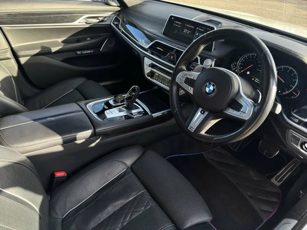 2018-bmw-7-series-66-m760li-big-23