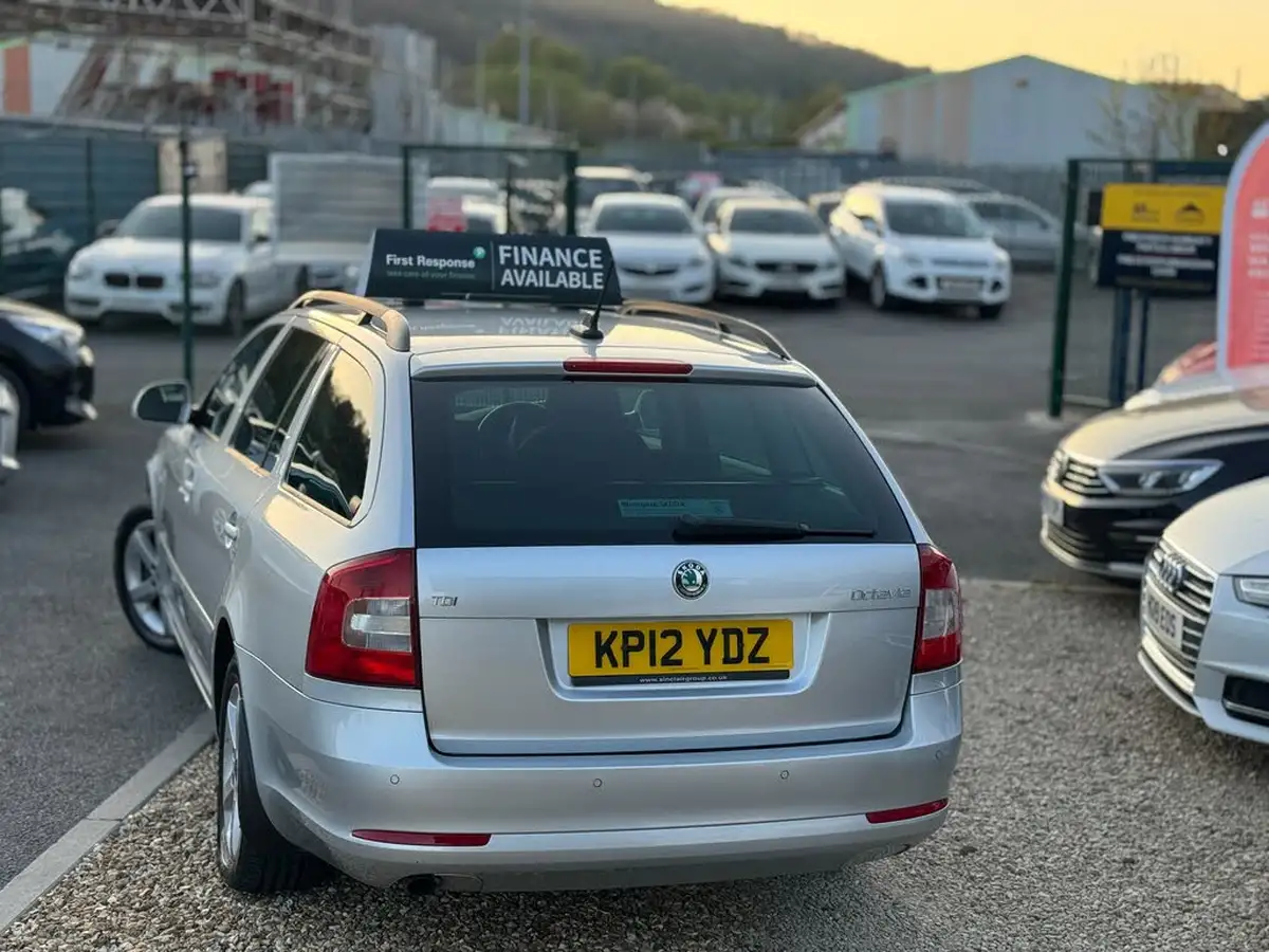 2012-skoda-octavia-20td-se-plus-140bhp-estate-big-4