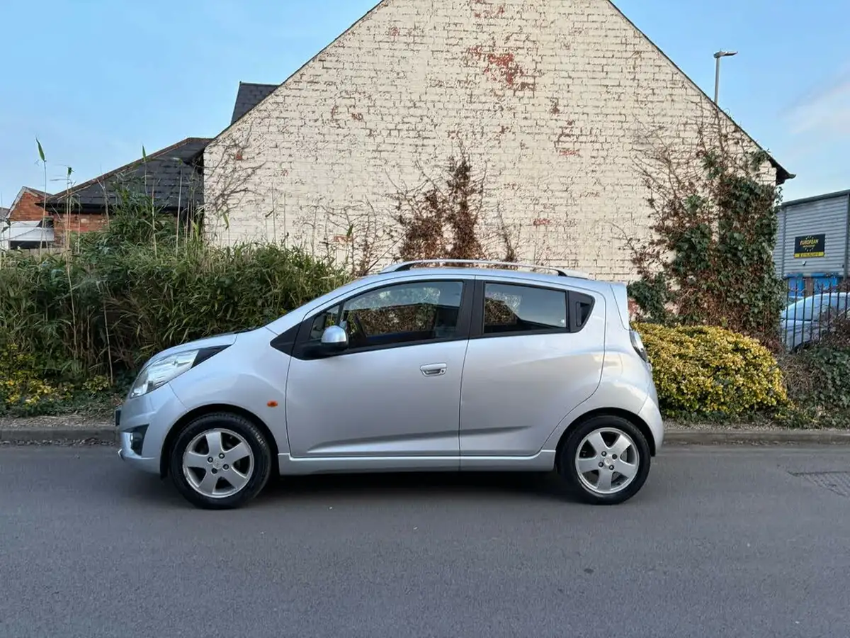 2011-chevrolet-spark-12-lt-big-3