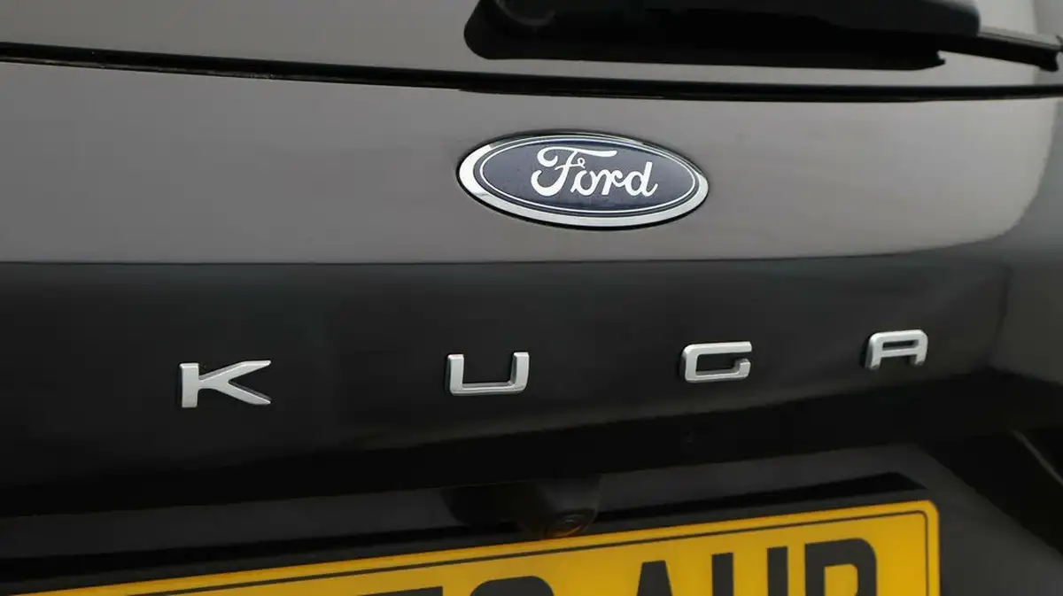 2023-ford-kuga-25t-st-line-edition-190ps-fhev-big-21