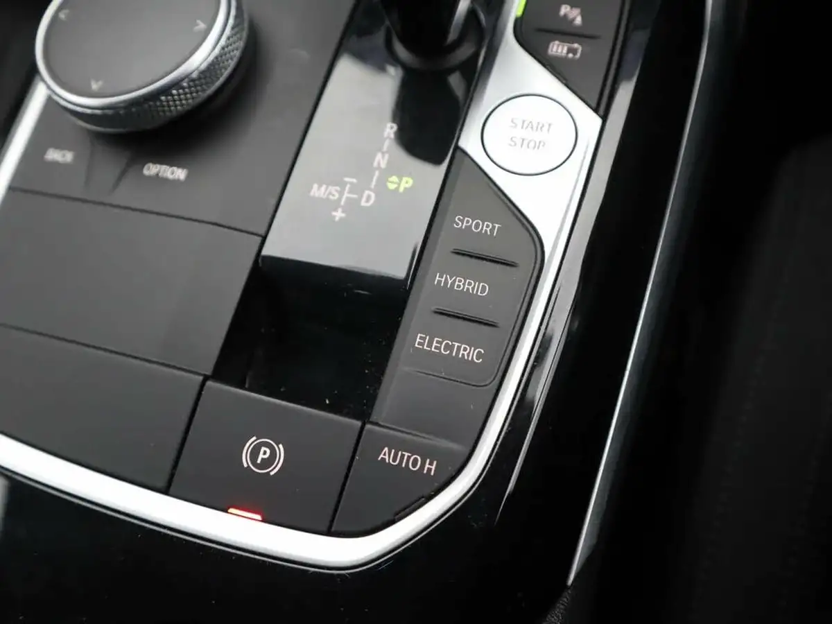 2021-bmw-3-series-20-330e-se-pro-saloon-4d-big-21