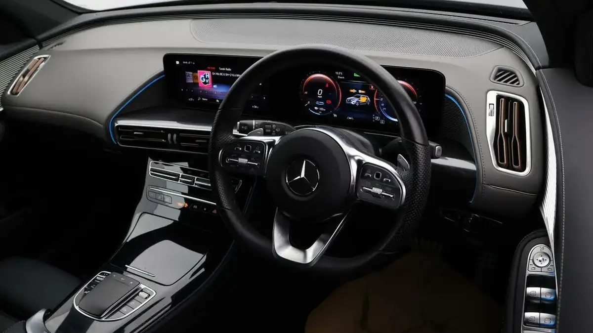 2021-mercedes-benz-eqc-e-eqc-400-amg-line-big-8