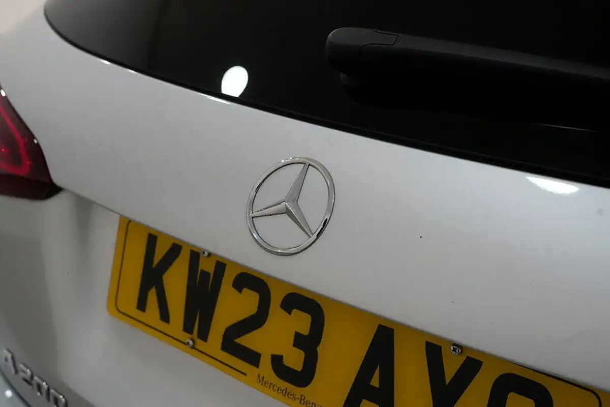 2023-mercedes-benz-a-class-13-a200-amg-line-executive-hatchback-5d-big-9