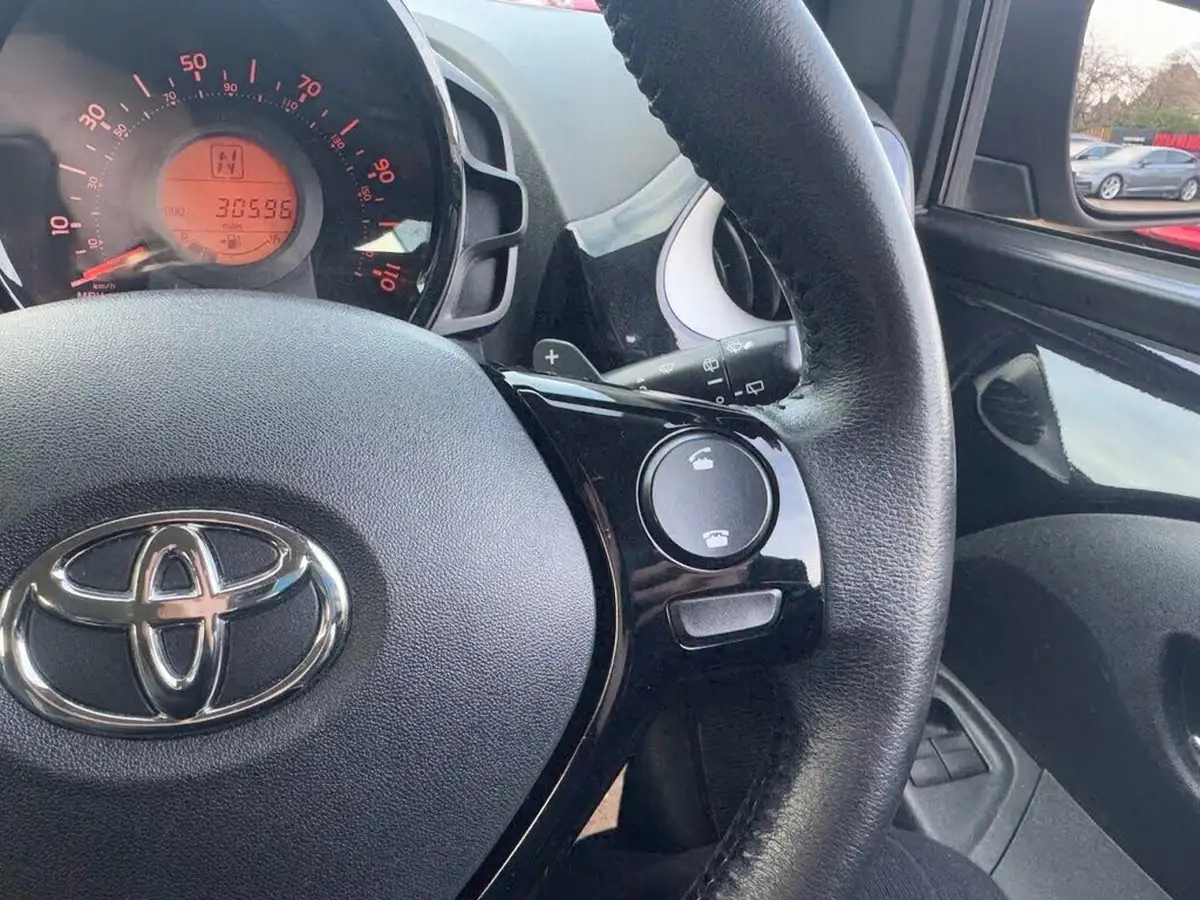 2015-toyota-aygo-10-vvt-i-x-clusiv-5d-x-shift-big-16