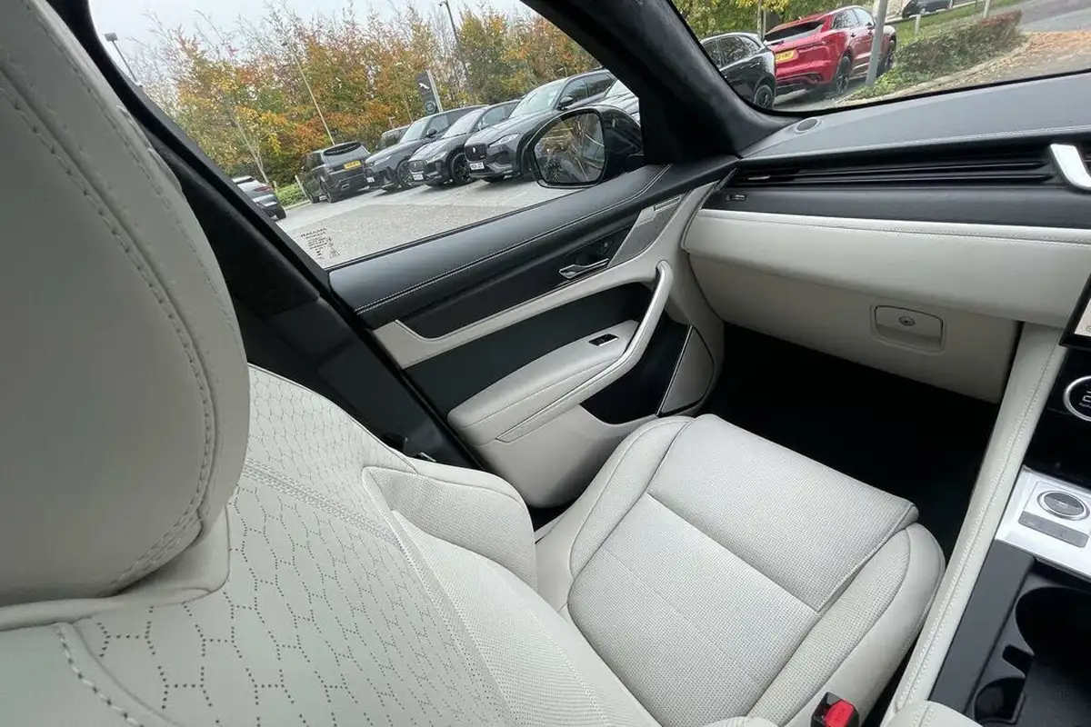 2024-jaguar-f-pace-20-d200-r-dynamic-hse-black-90th-anniversary-edition-big-29