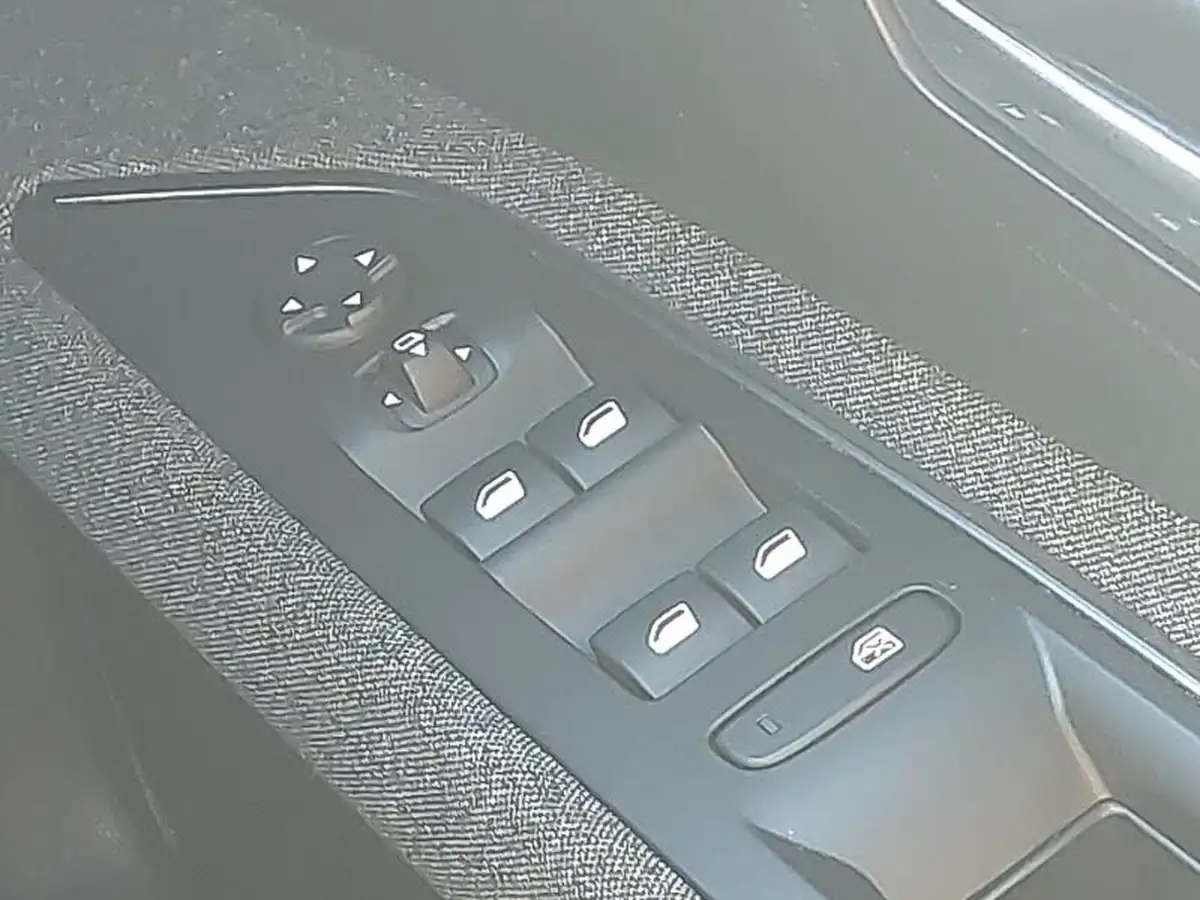 2018-peugeot-5008-suv-16-bluehdi-active-120bhp-big-18