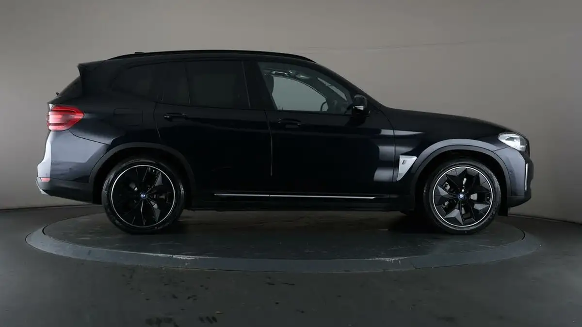 2021-bmw-ix3-e-premier-edition-big-54