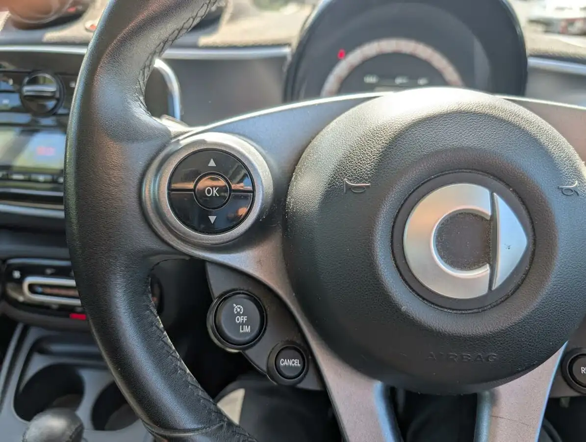 2017-smart-fortwo-10-passion-71bhp-ss-coupe-twinamic-big-10