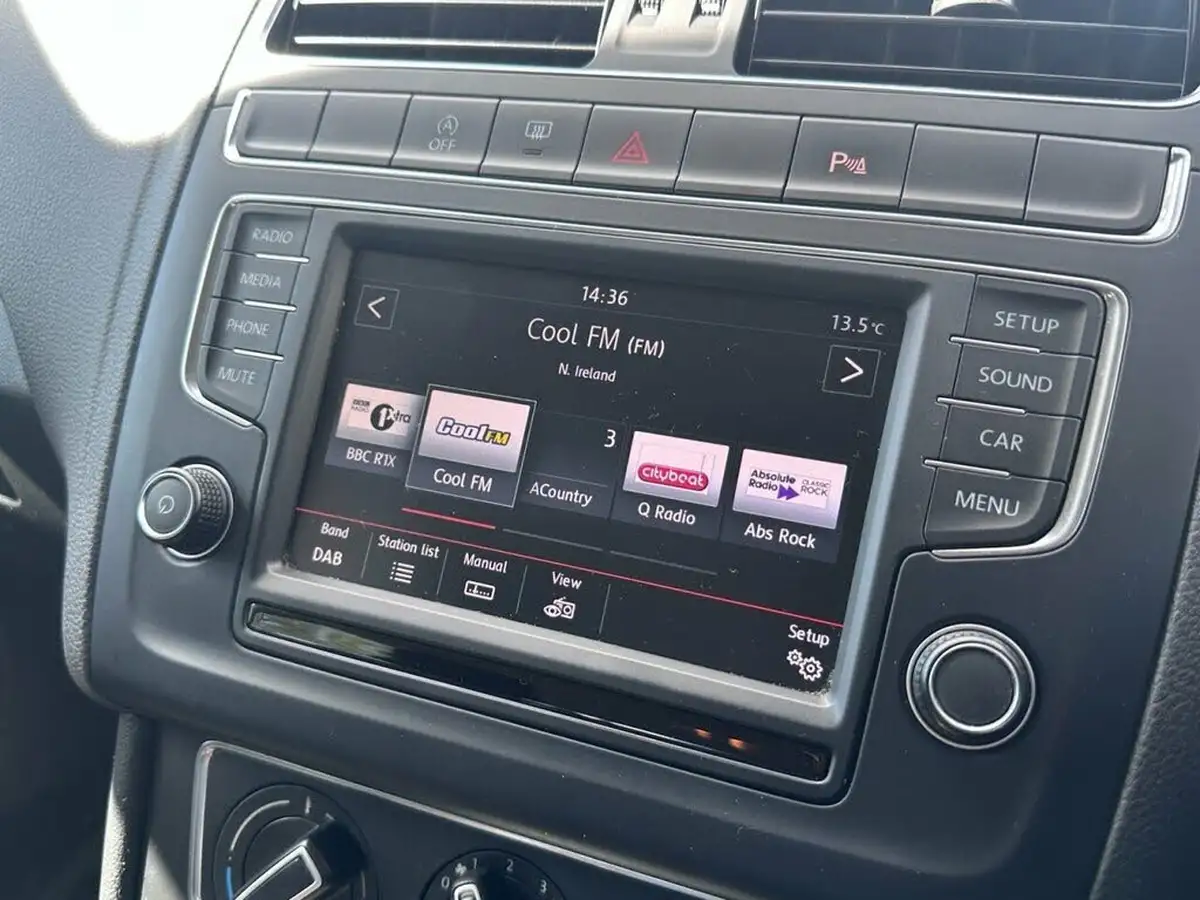 2015-volkswagen-polo-14tdi-se-5d-big-13