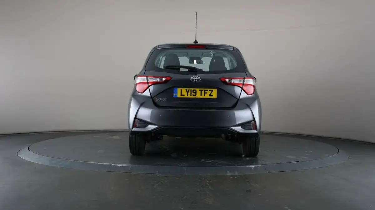 2019-toyota-yaris-15-vvt-i-icon-tech-111bhp-1496cc-big-23