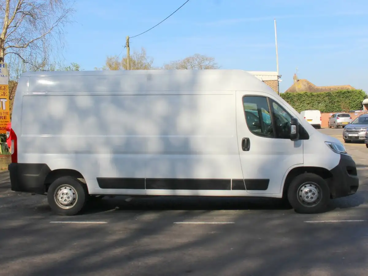 2022-citroen-relay-22bluehdi-35-l3h2-enterprise-panel-big-15