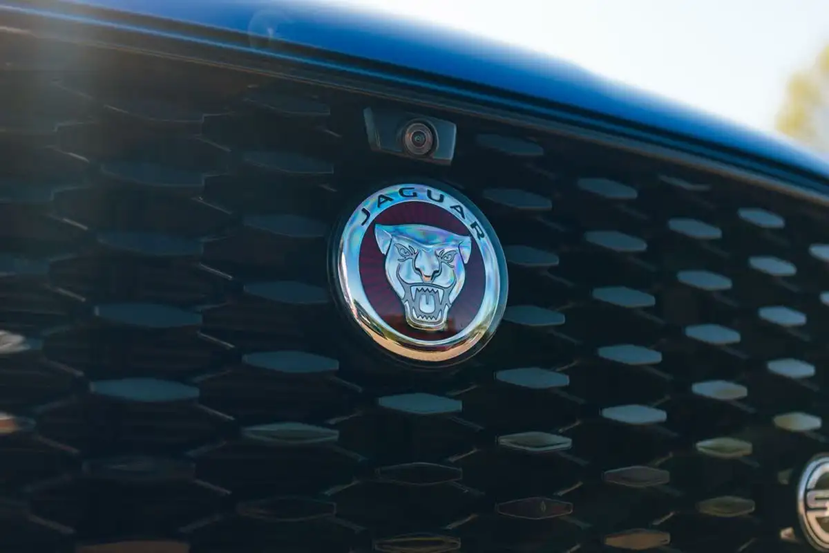 2022-jaguar-f-pace-50-v8-p550-svr-big-47