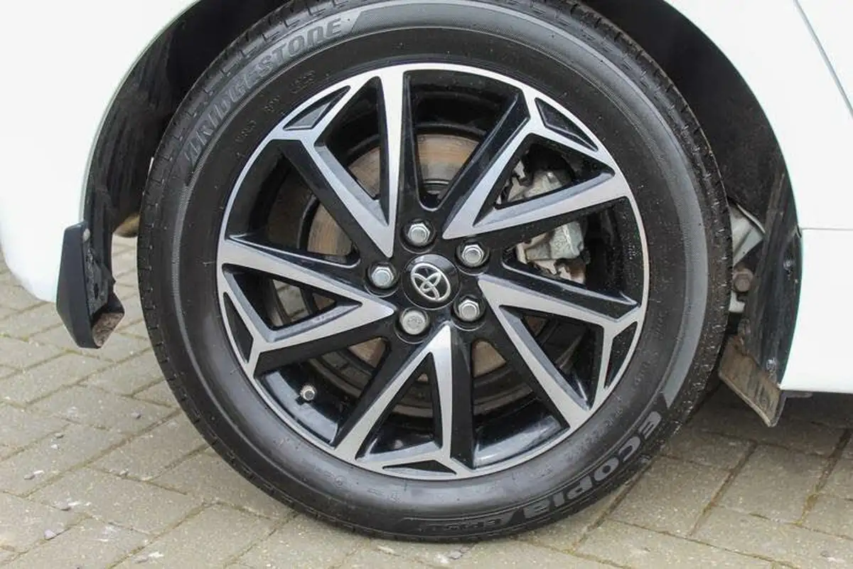2023-toyota-yaris-15-vvt-i-design-big-12