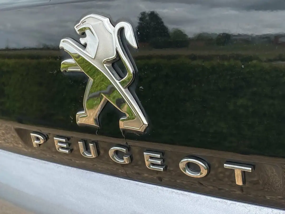 2017-peugeot-3008-suv-12-puretech-active-big-26