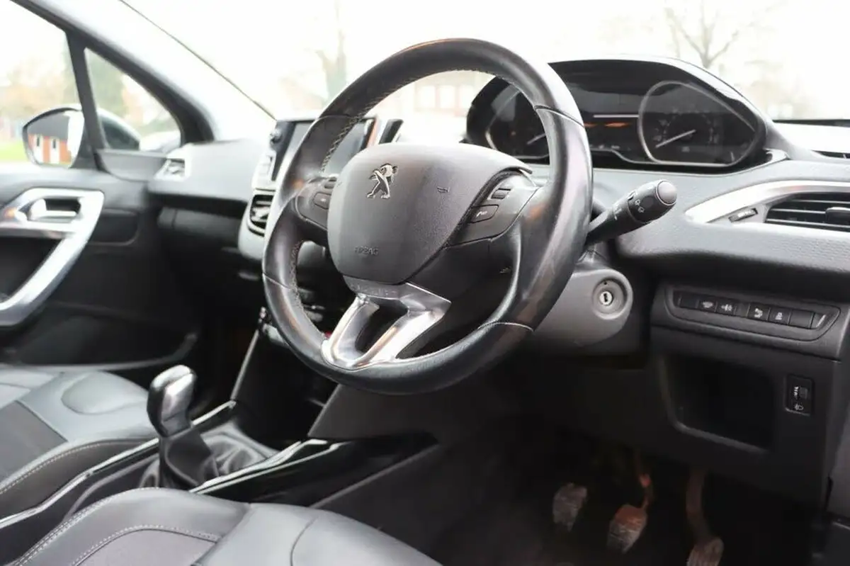 2017-peugeot-2008-suv-12-puretech-allure-82bhp-big-11
