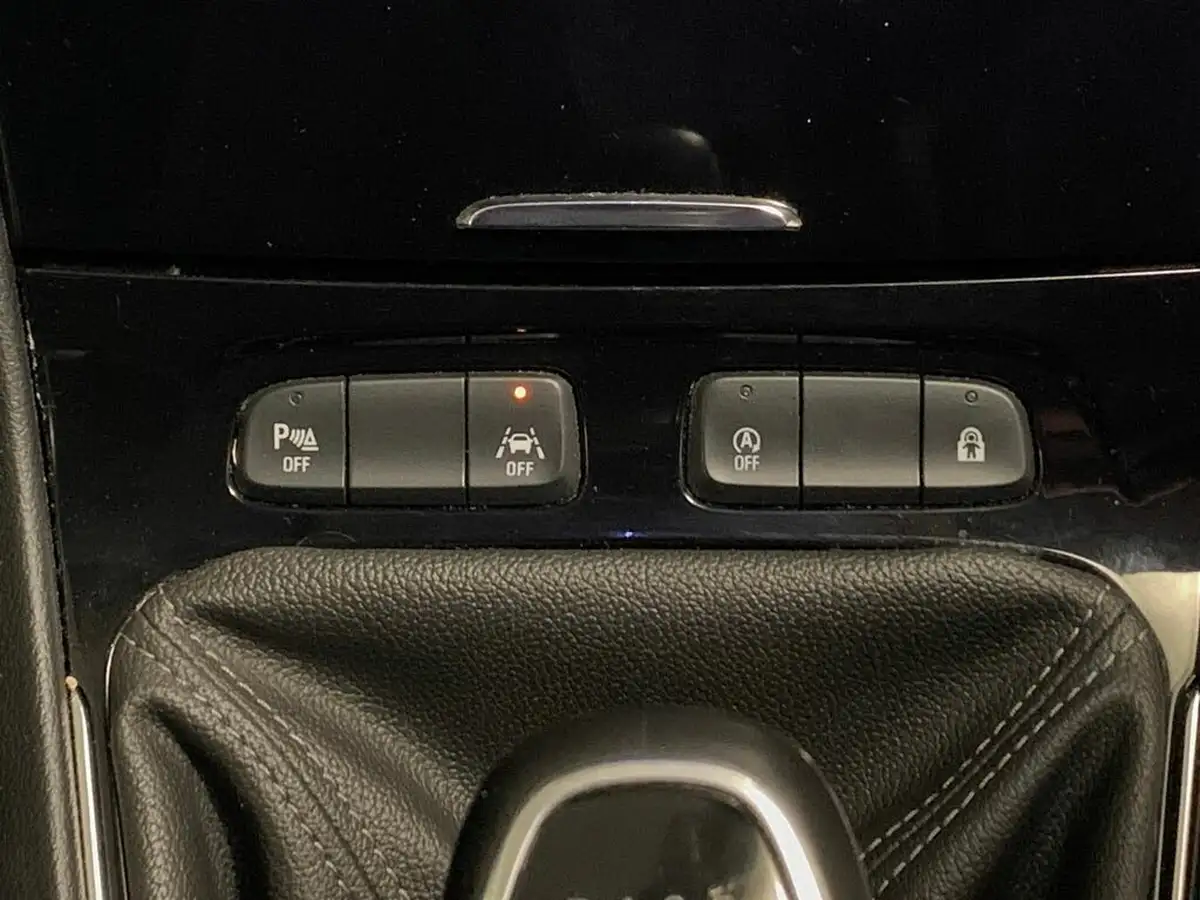 2023-vauxhall-grandland-12-gs-130ps-big-22