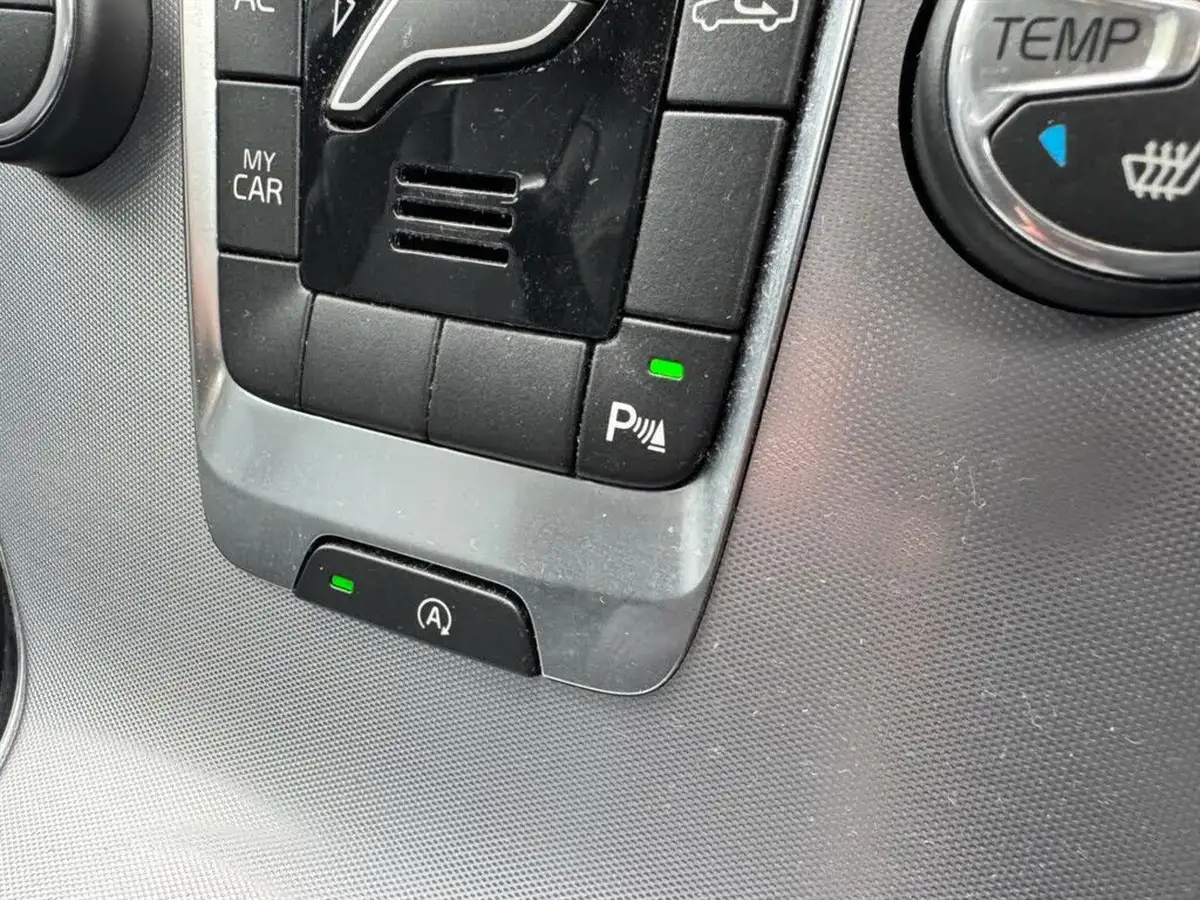 2017-volvo-v40-20td-d4-inscription-big-28