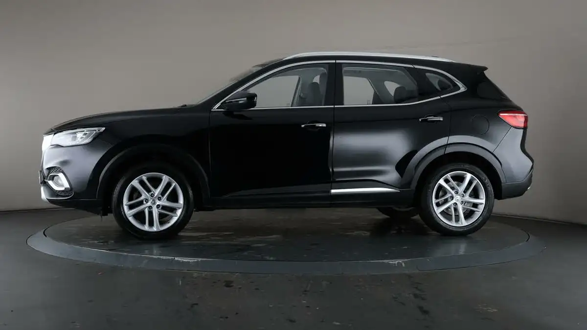 2022-mg-hs-15t-gdi-exclusive-162ps-big-31