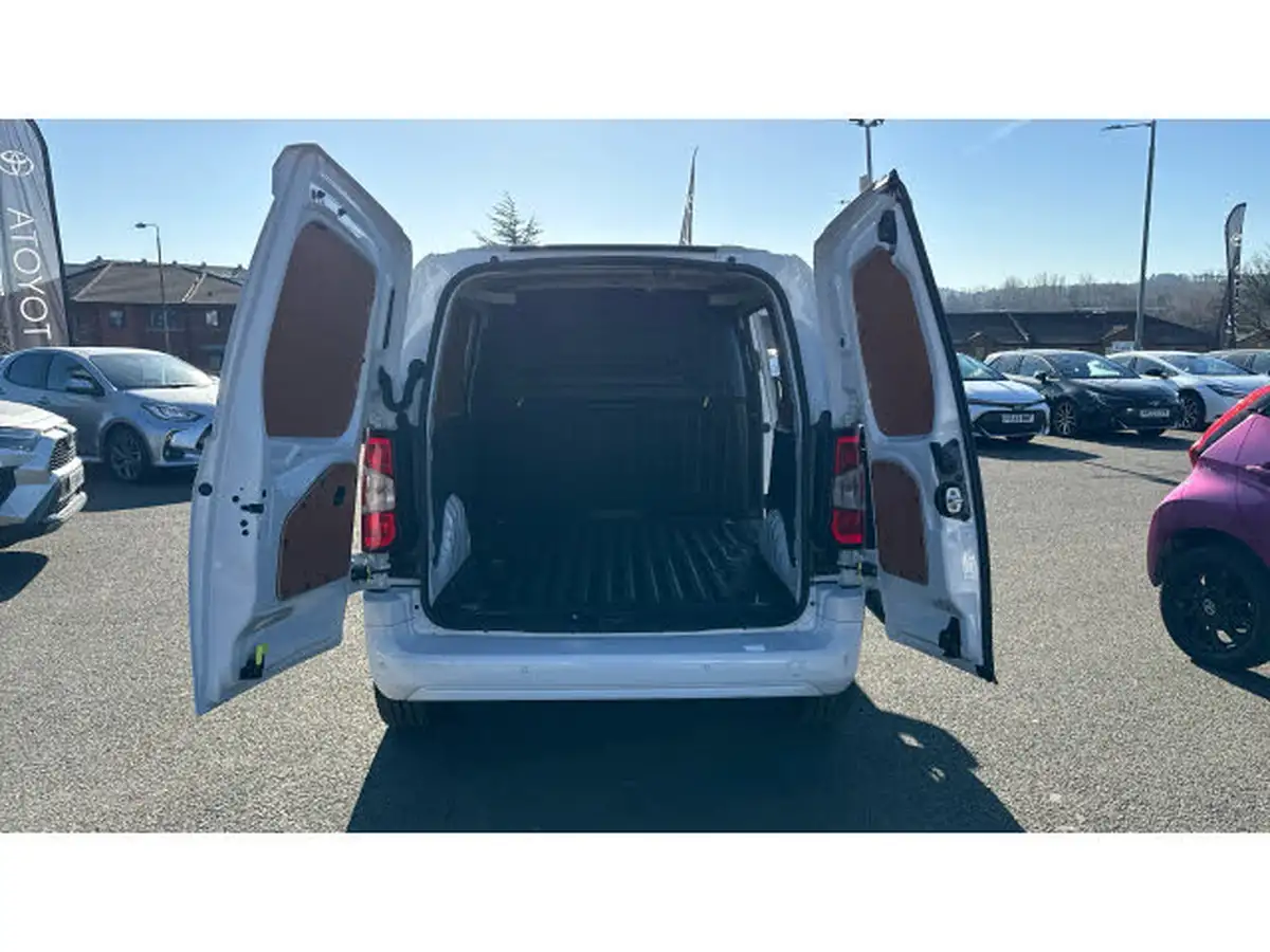 2023-toyota-proace-city-15d-design-100hpeu6d-big-13