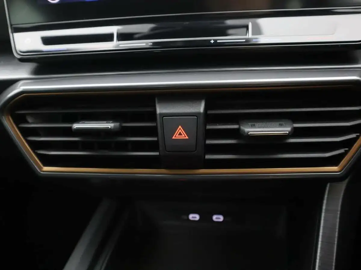 2022-cupra-leon-nf-20-tsi-vz1-big-28