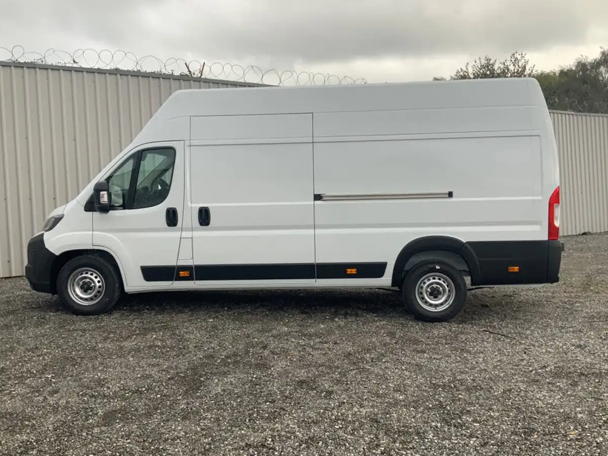2024-citroen-relay-big-4