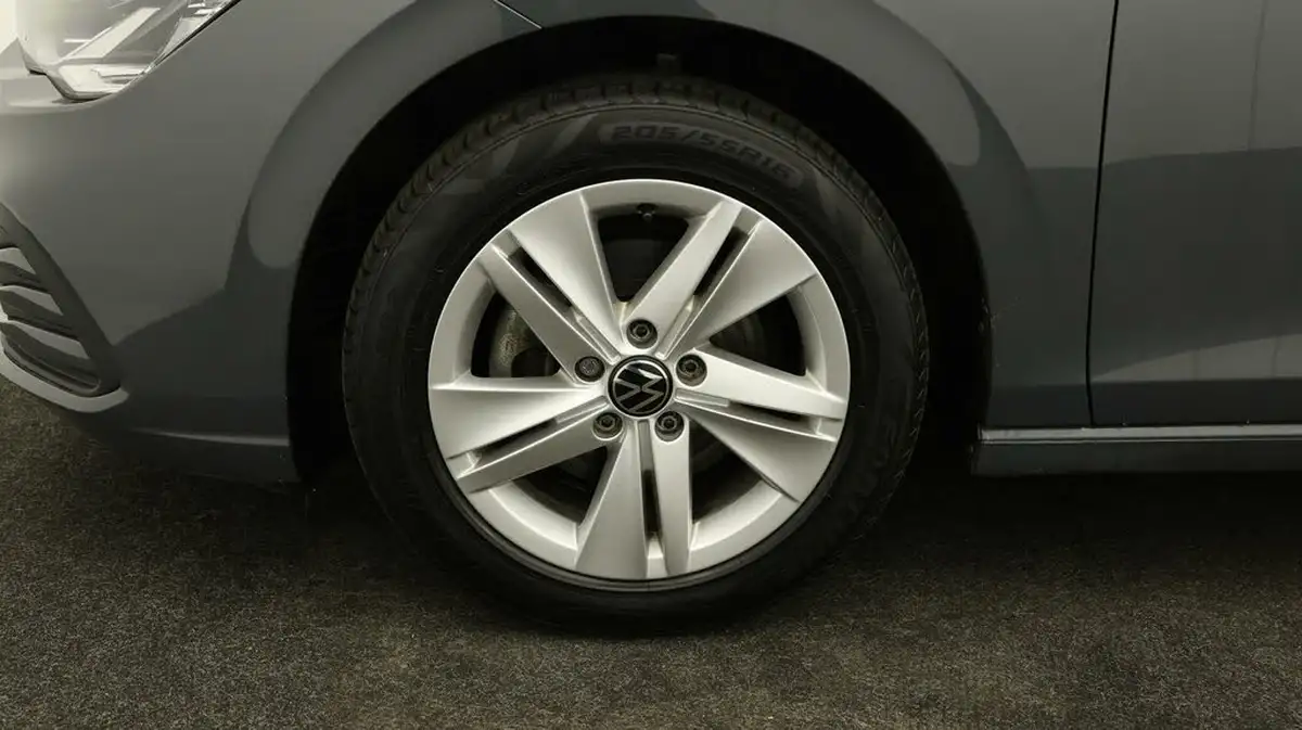 2022-volkswagen-golf-15-tsi-life-130ps-hatchback-big-17