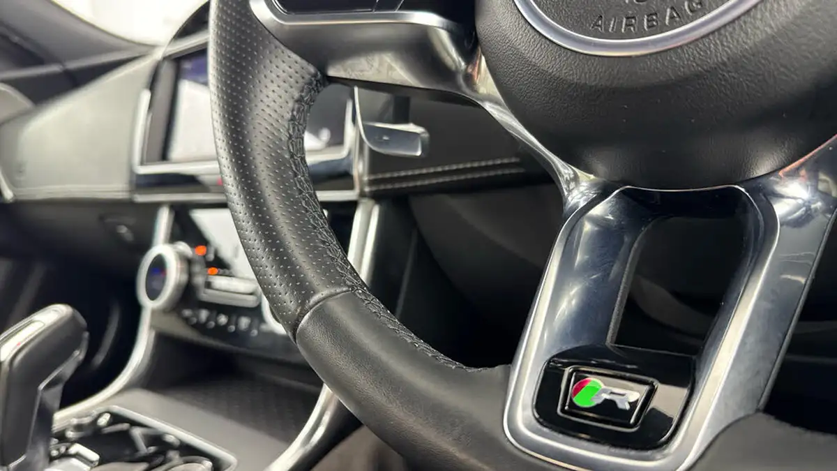 2019-jaguar-xe-20d-r-dynamic-se-awd-big-21