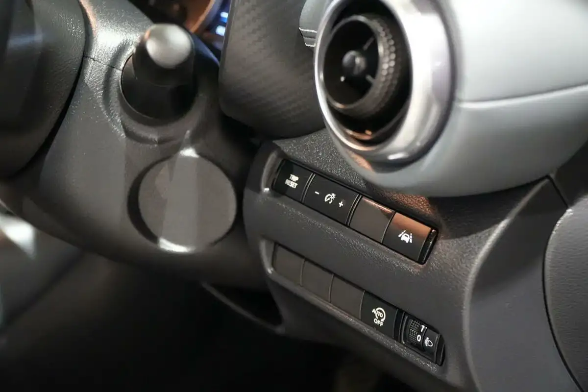 2022-nissan-juke-10-dig-t-n-connecta-big-12