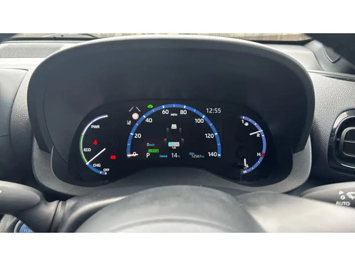2022-toyota-yaris-cross-15-vvt-i-design-big-8
