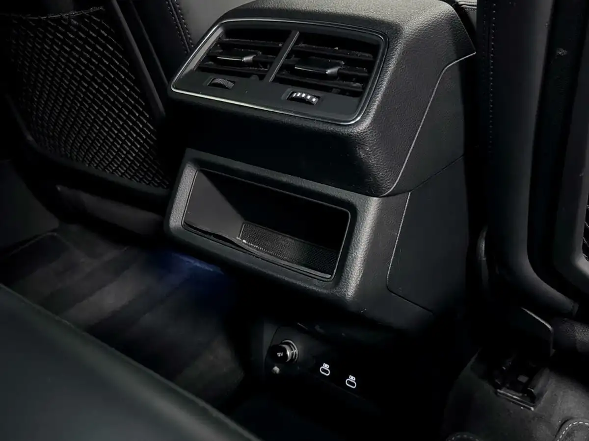 2022-audi-e-tron-50e-black-edition-station-wagon-big-40