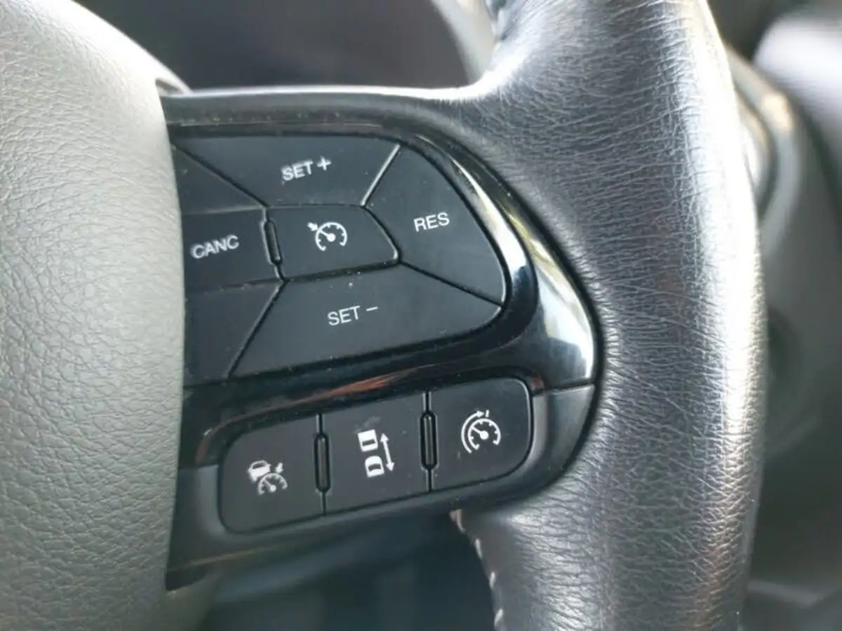 2022-jeep-renegade-13-gse-80th-anniversary-big-17
