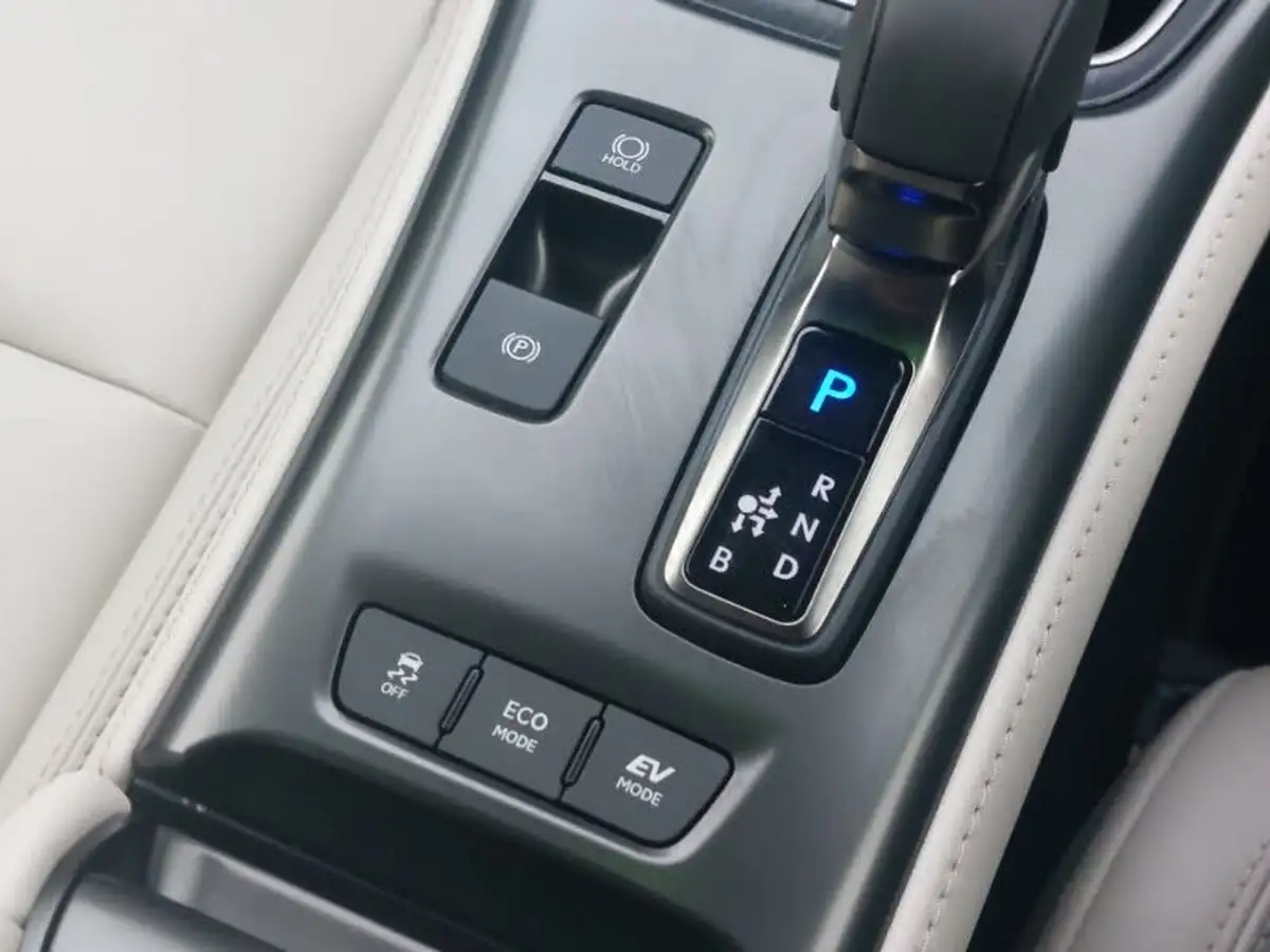 2024-lexus-lbx-15-premium-plus-big-14
