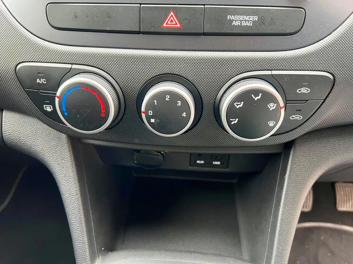 2018-hyundai-i10-10-se-67ps-big-19