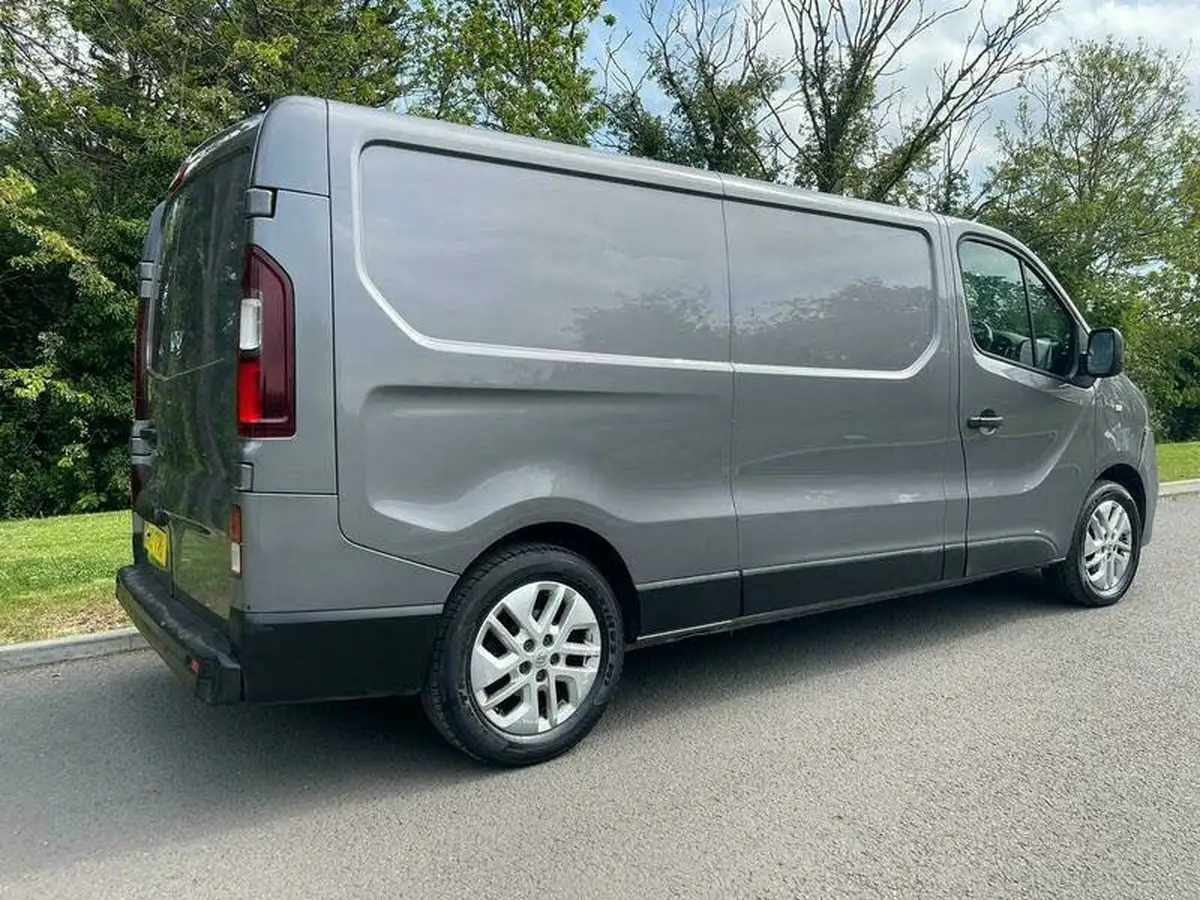 2017-renault-trafic-16dci-ll29-125-sport-nav-energy-125-e6-panel-van-big-8