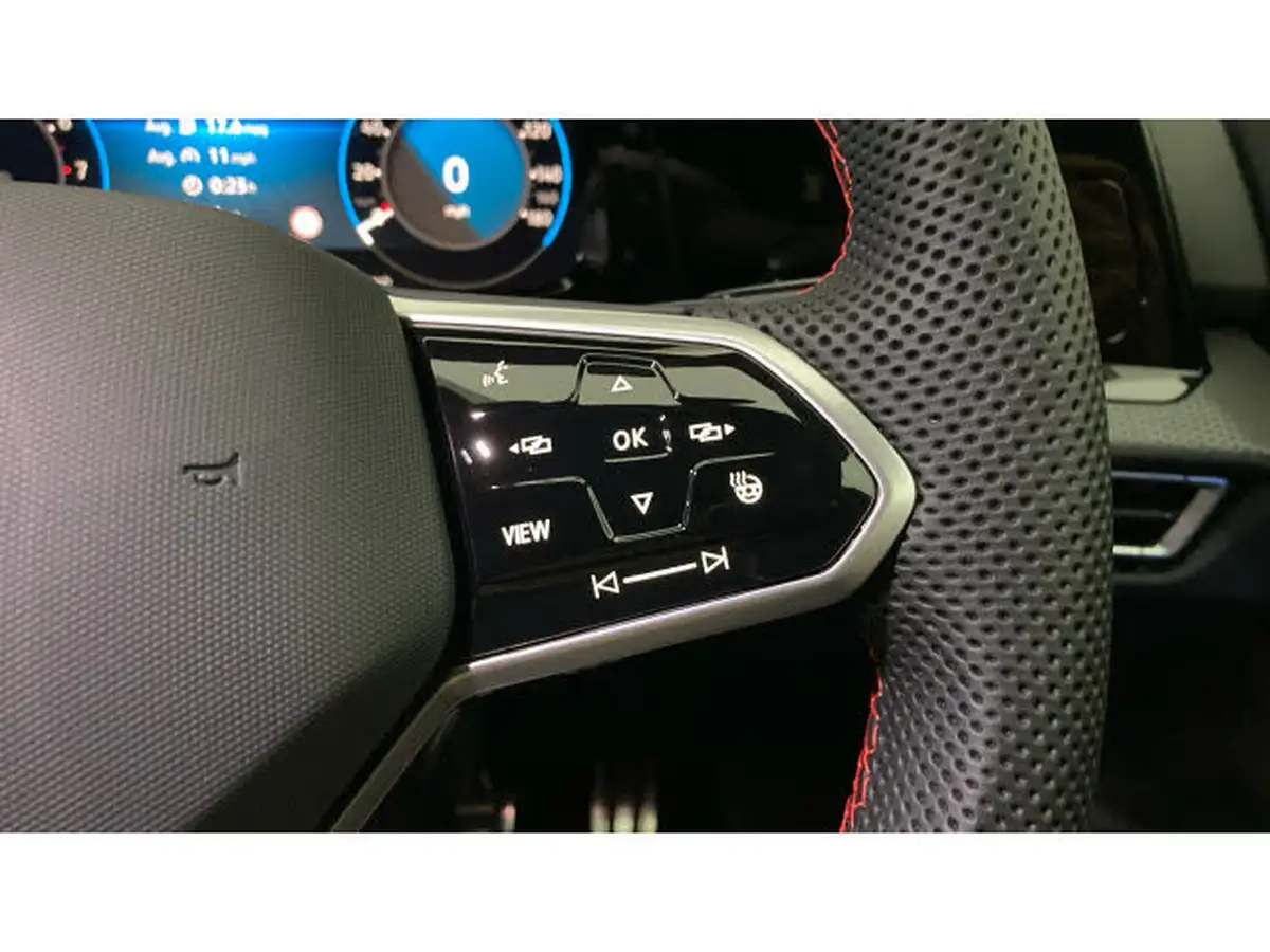 2024-volkswagen-golf-20-tsi-gti-245ps-big-17