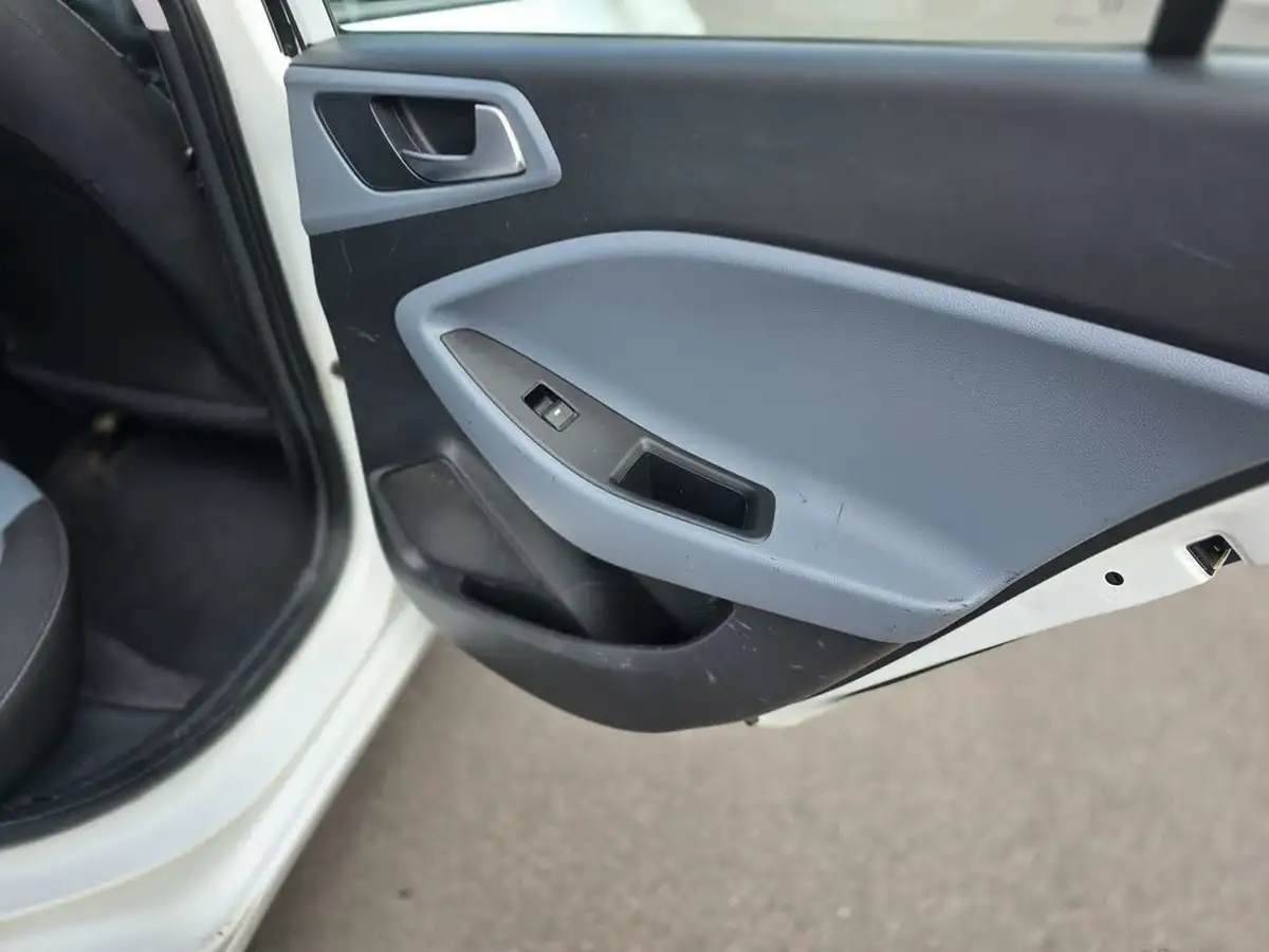 2016-hyundai-i20-12-se-hatchback-5d-big-20