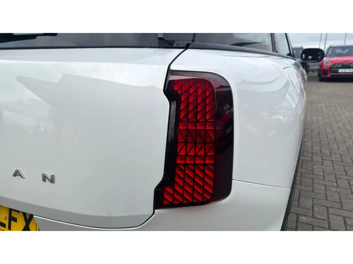 2024-mini-countryman-e-cooper-e-classic-big-21