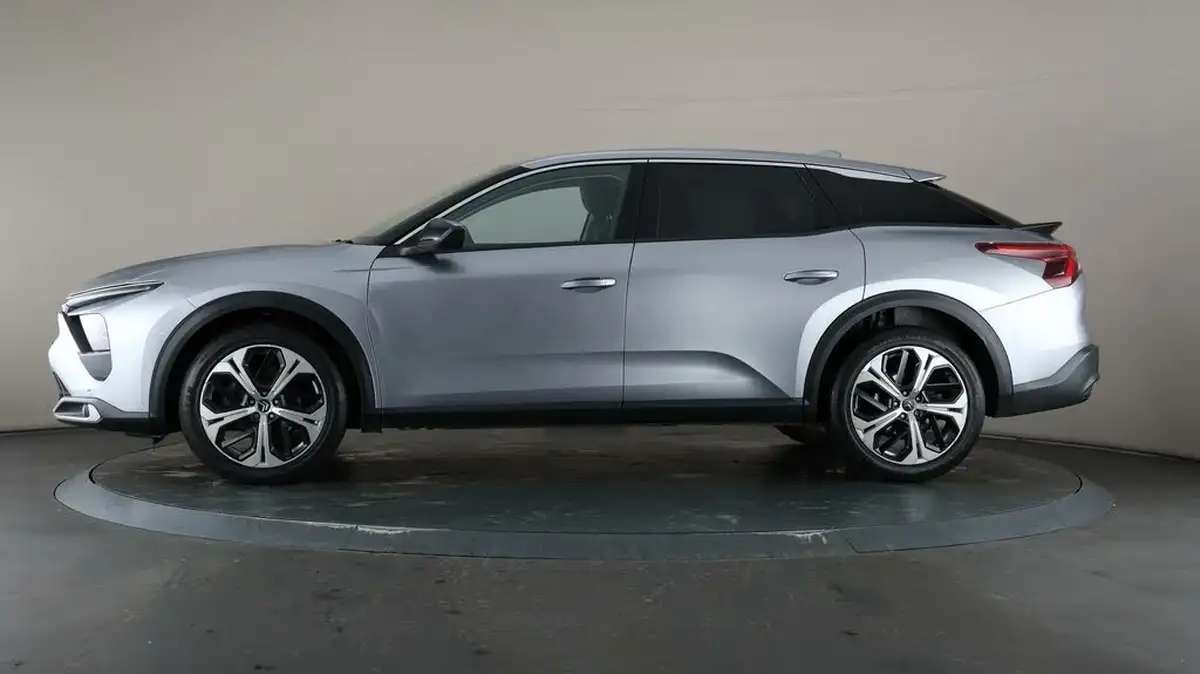 2022-citroen-c5-x-12-puretech-sense-plus-big-28