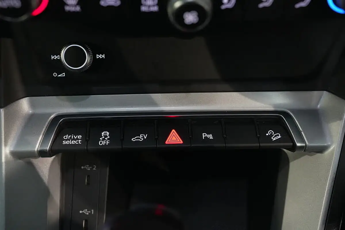 2022-audi-q3-14-45-tfsi-e-technik-big-36