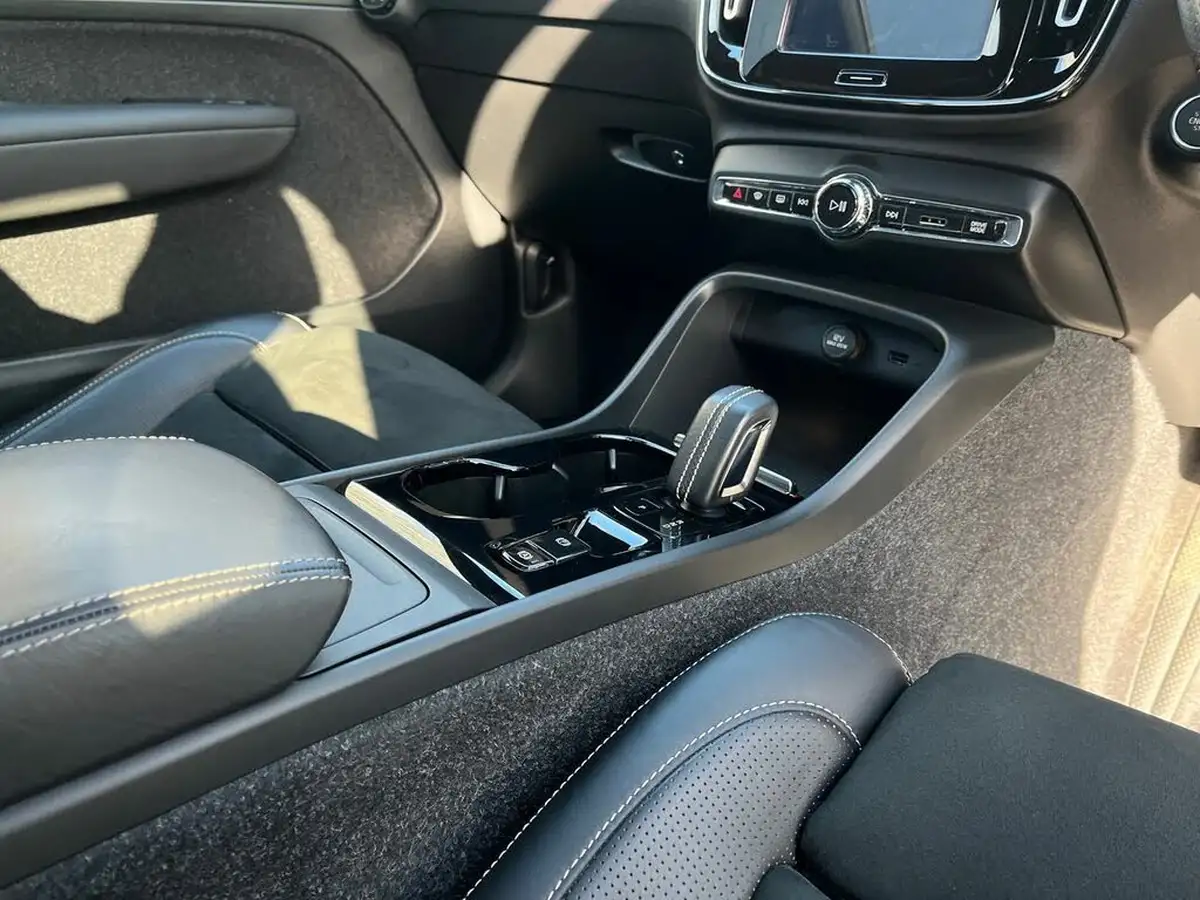 2019-volvo-xc40-20td-d3-r-design-awd-geartronic-big-13
