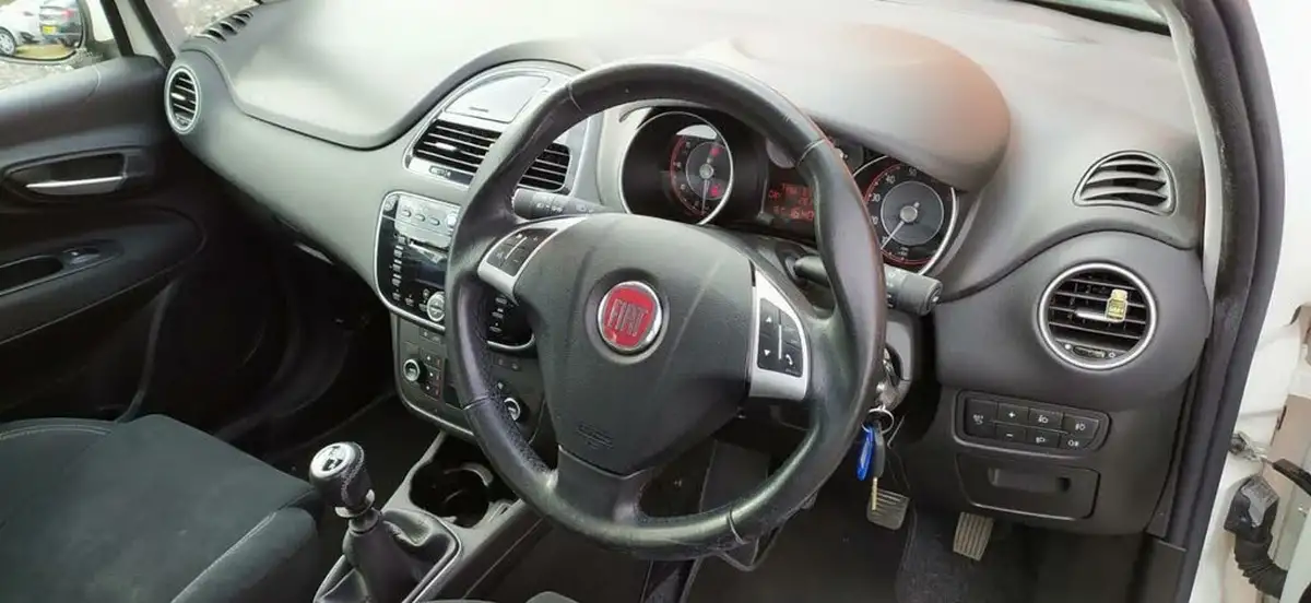 2016-fiat-punto-12-easy-5d-big-16