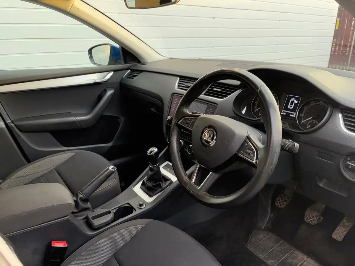 2019-skoda-octavia-16tdi-se-technology-estate-big-26