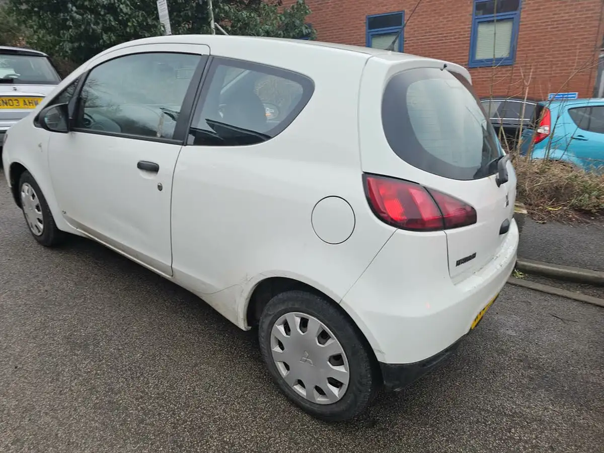 2010-mitsubishi-colt-11-cz1-3d-big-4