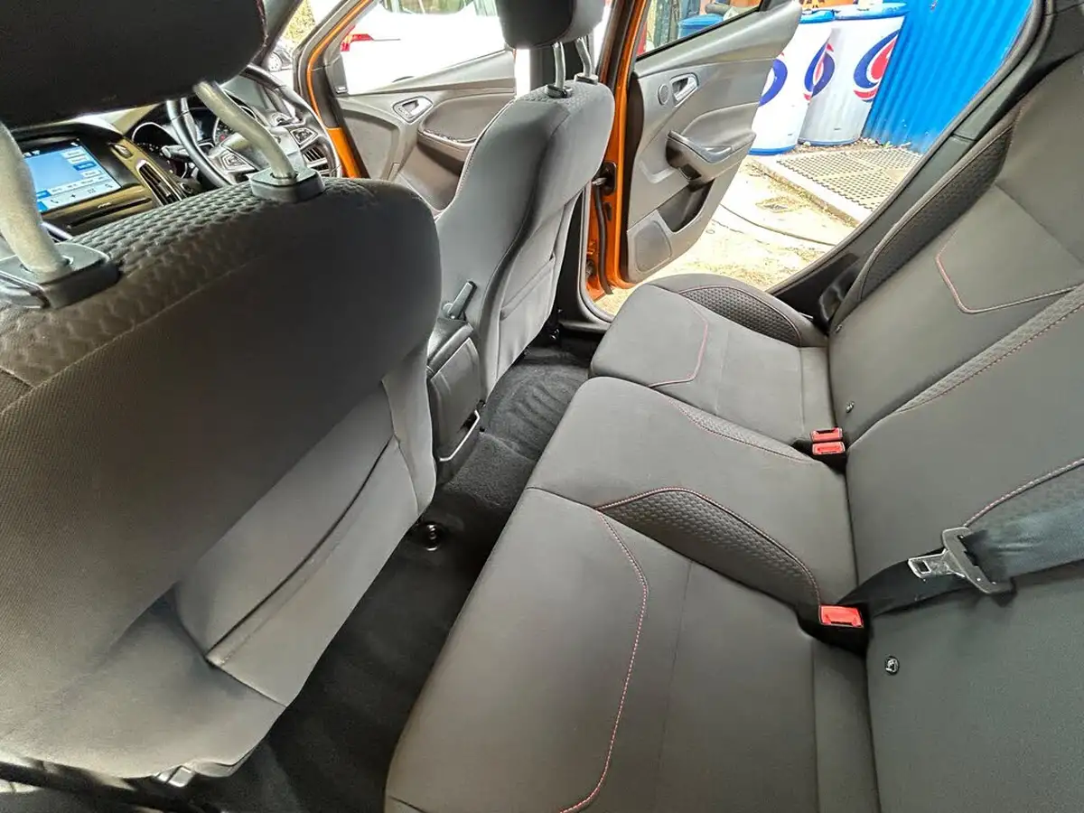 2018-ford-focus-10t-st-line-x-140ps-hatchback-big-19