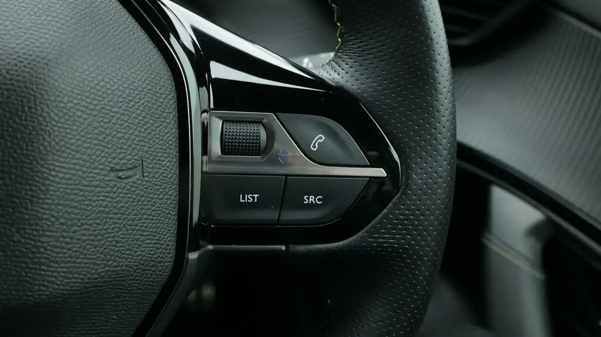 2022-peugeot-2008-suv-e-gt-premium-big-25