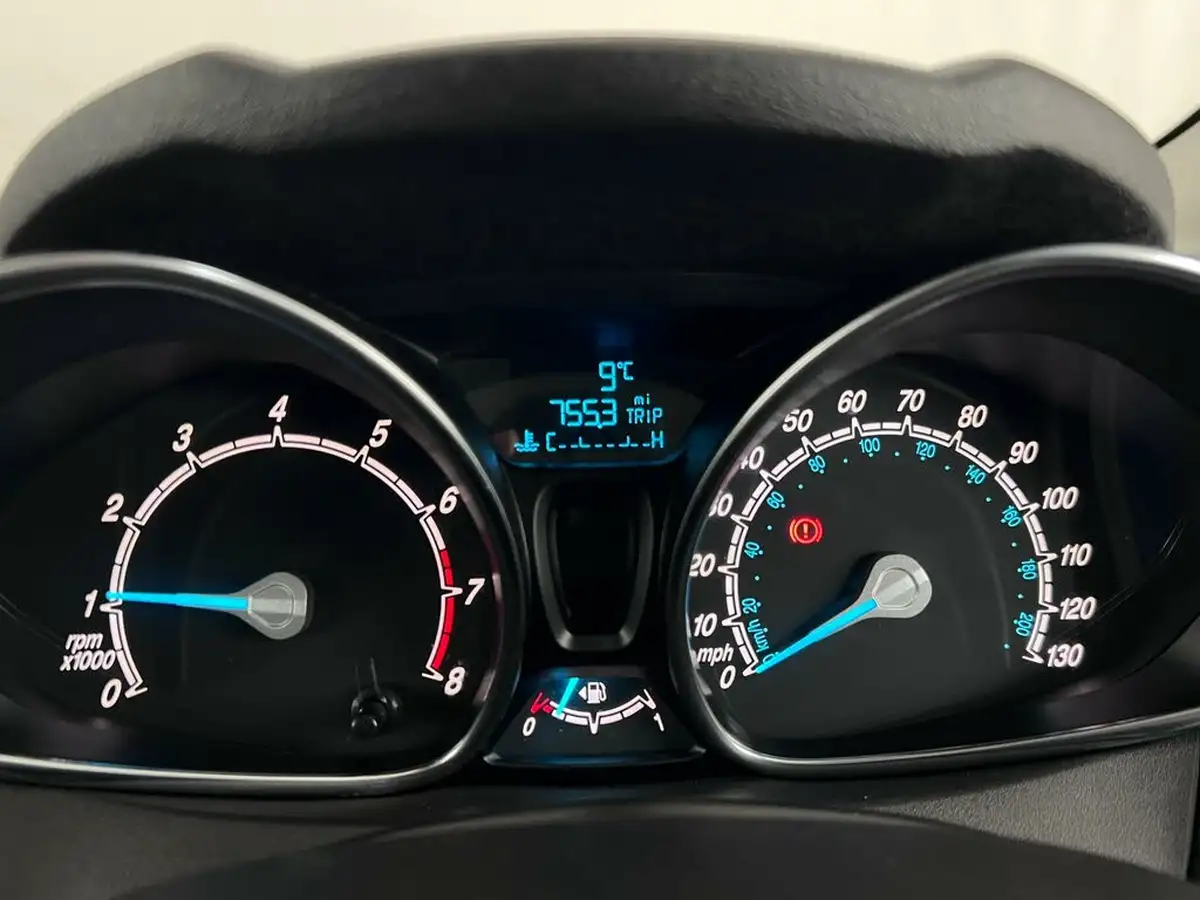 2016-ford-fiesta-125-zetec-5d-big-13